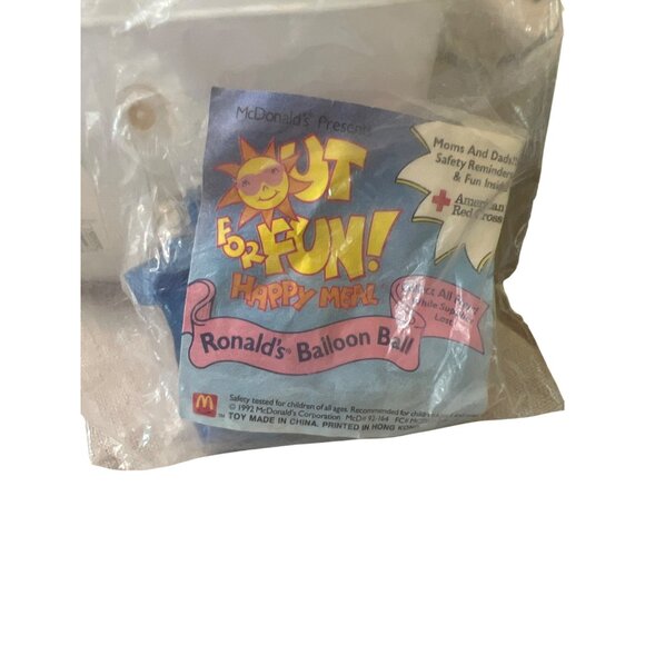 Vintage McDonald 1992 Happy Meal Toy Out for Fun Ronalds Balloon Ball New Sealed - Picture 1 of 3